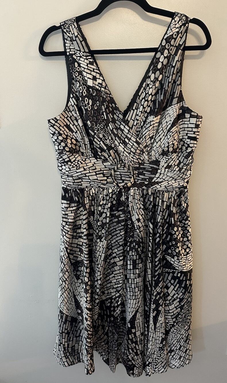 White House Black Market Dress White/Black Vintage Size 12 Vneck Sleeveless Y2K